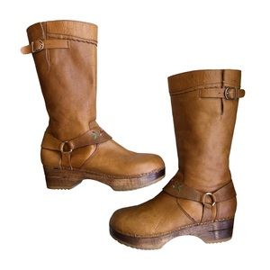 Hanna Andersson Tan Clog Boots with Embroidered Harness Strap Sz EU 39/ US 8.5-9